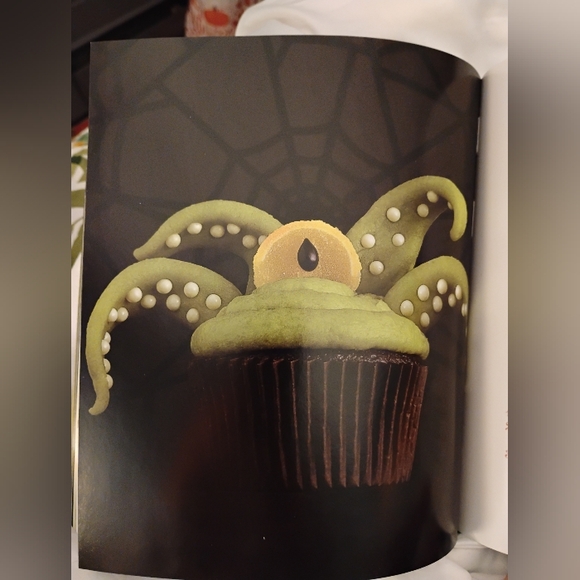 "Ghoulish Goodies"- a frightful Halloween cookbook - Picture 7 of 10